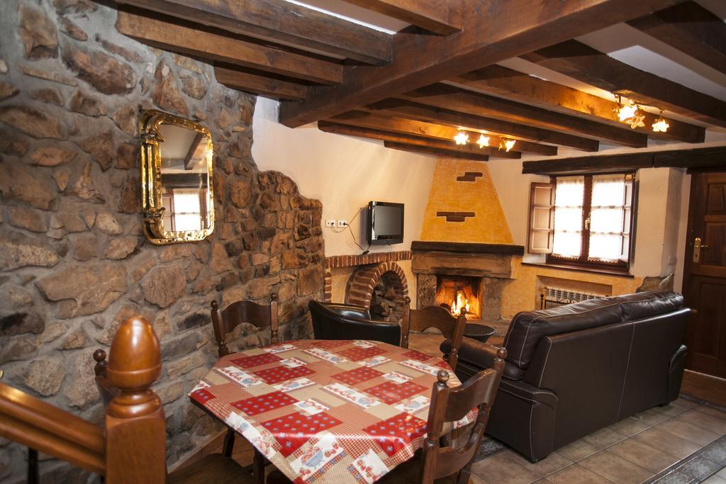 El Cabanon De Pimiango Pensionat Rum bild